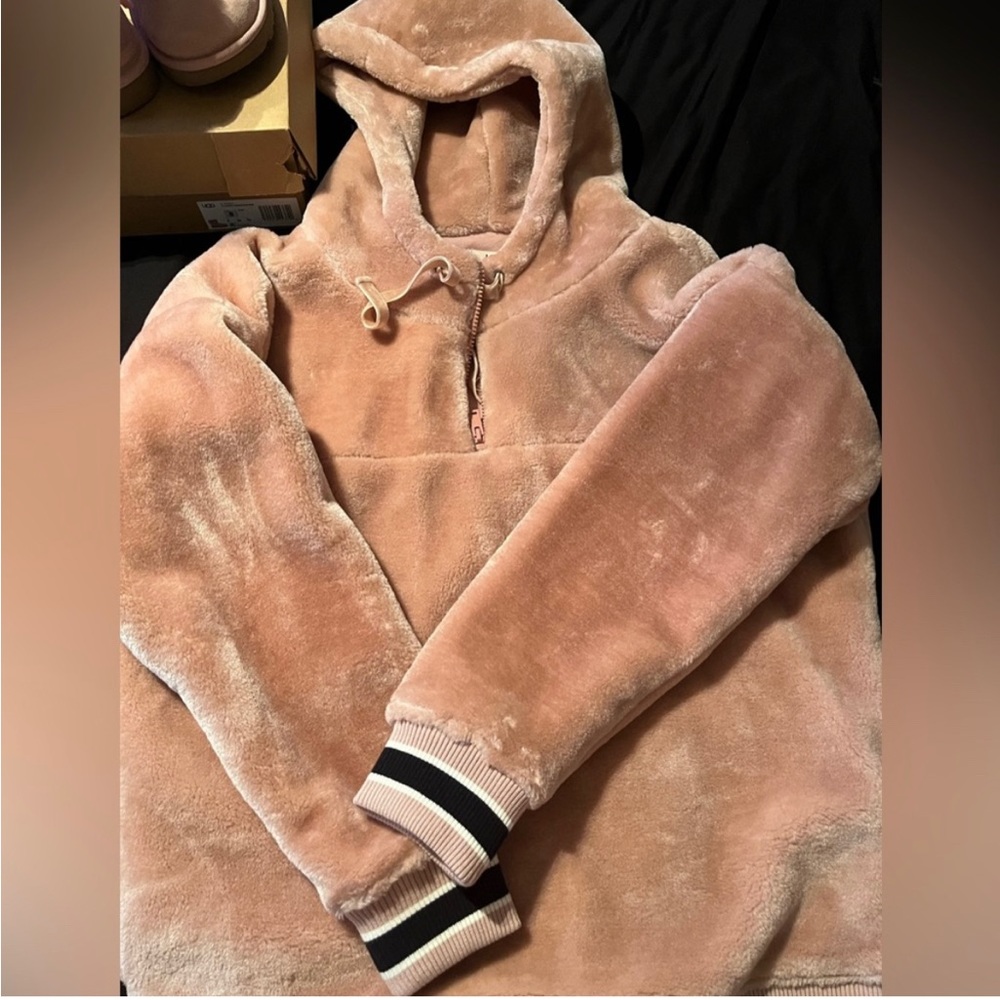 Brand New Ugg Fluffy Pullover💕